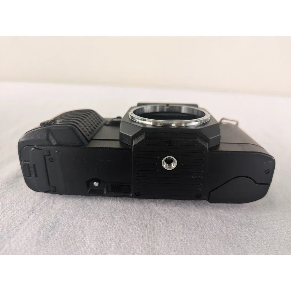 Vtg Canon T70 35mm Film Camera w/ 2 Lens - FD 35-70mm F/3.5-4.5 Zoom, 50mm 1:1.8
